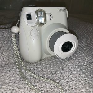 The Fujiflm Instax Mini 7S
